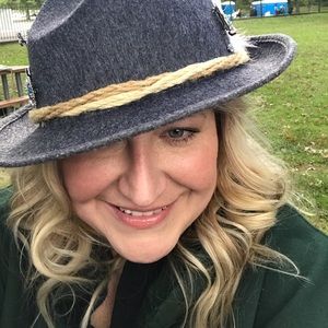 Meet your Posher, Adriana